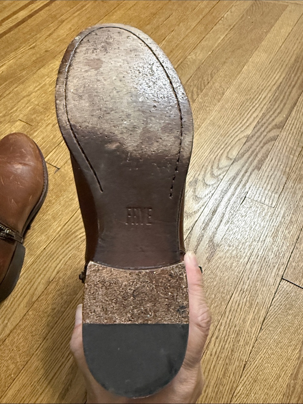 Women’s distressed Frye Brown Leather Chelsea Boots with Side elastic - Picture 4 of 7